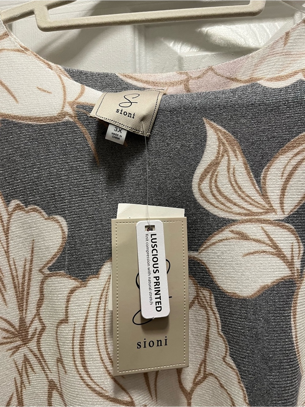 Sioni Gray Floral Print Top with Cream Accents